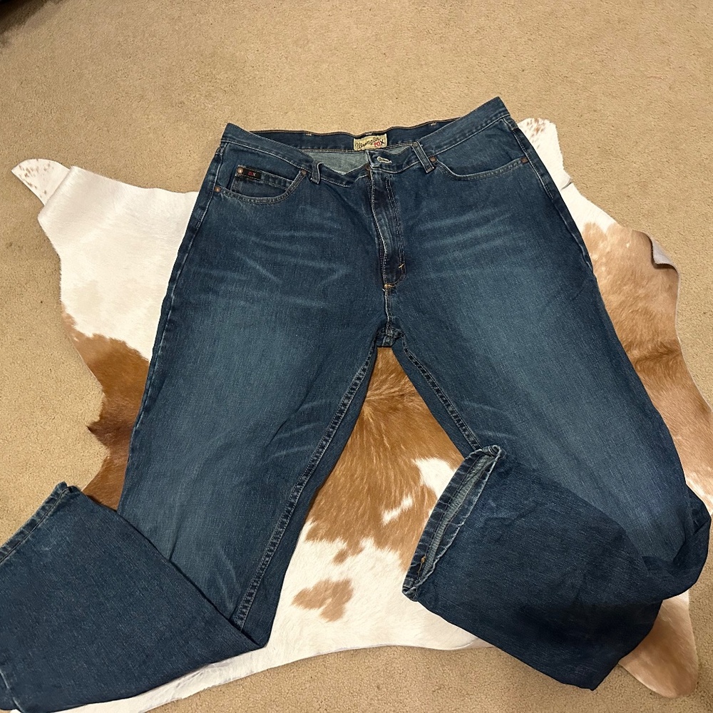 Mens Wrangler Jeans - Size 38x32 - Wrangler 20X